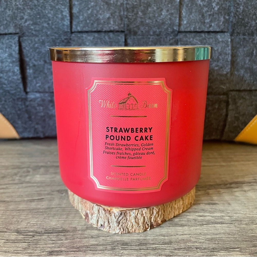NEW BATH & BODY WORKS Strawberry Pound Cake 3 Wick Candle
